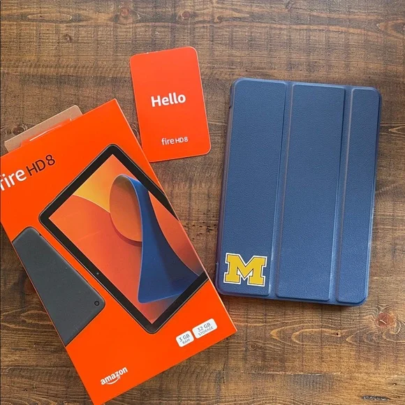 Like new Amazon Fire HD 8 Tablet with Navy Cover and charging cable & brick - Picture 1 of 3